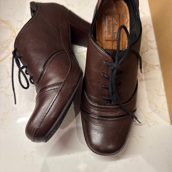 Clark’s brown honest size 7 - Picture 2 of 3